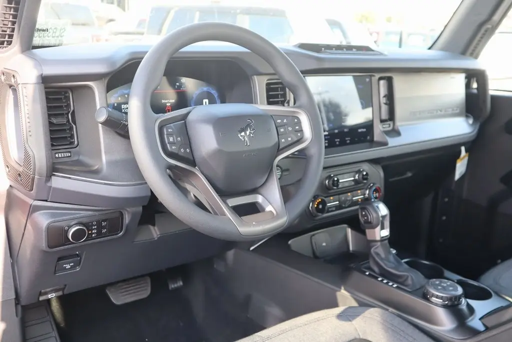 2025 Ford Bronco Base photo 2