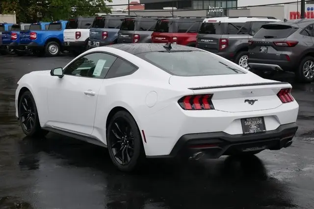 2025 Ford Mustang EcoBoost Premium photo 4