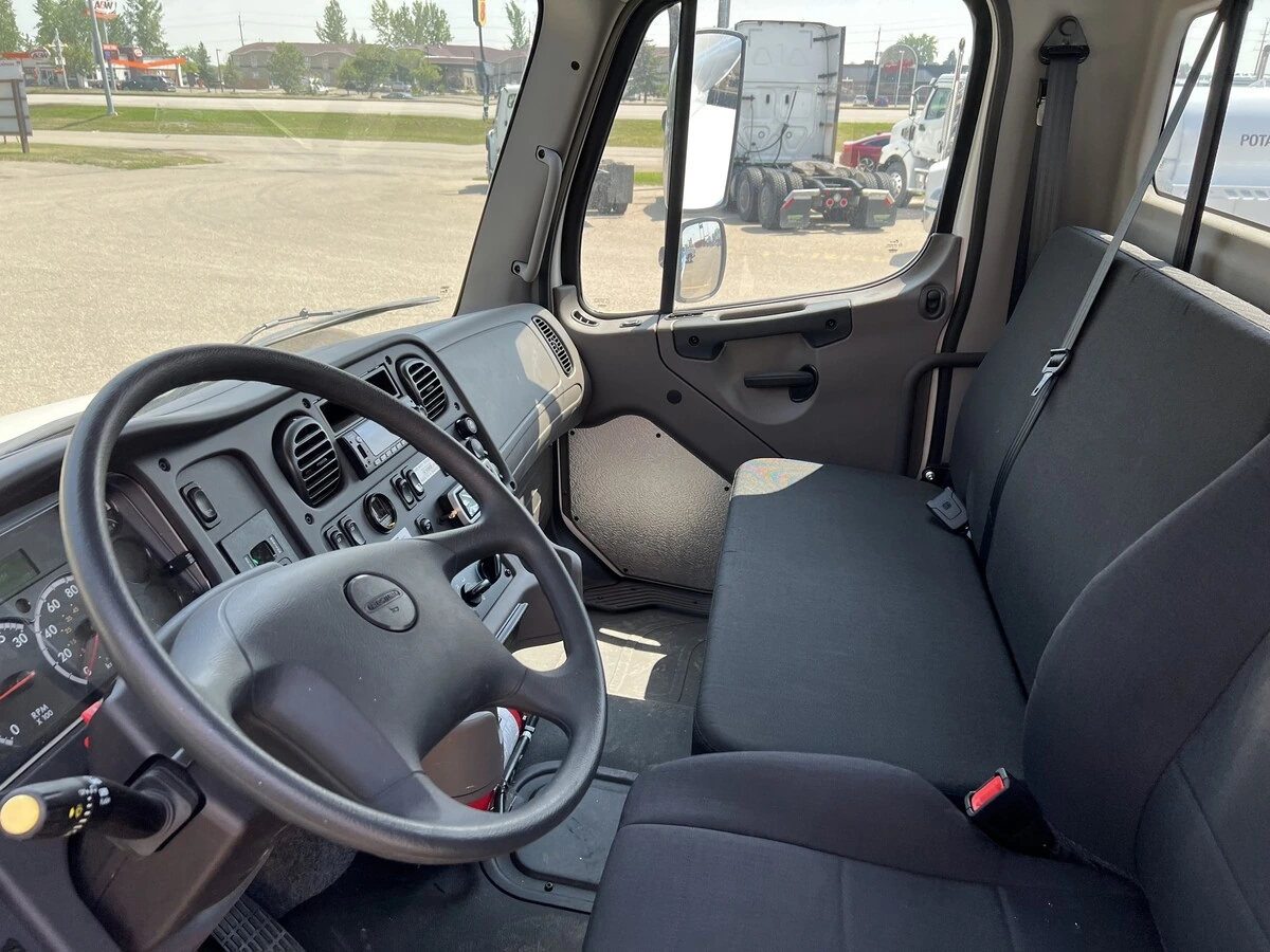 2027 Freightliner M2 106 — photo 7