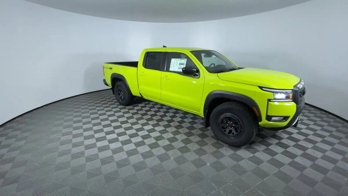 2026 Nissan Frontier Crew Cab PRO-4X photo 2
