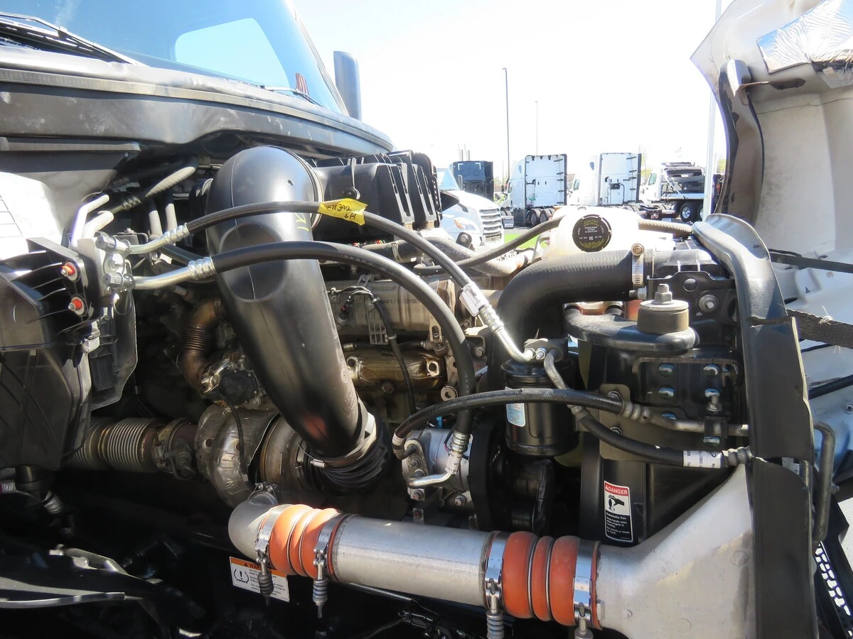 2024 Freightliner Cascadia - image 12