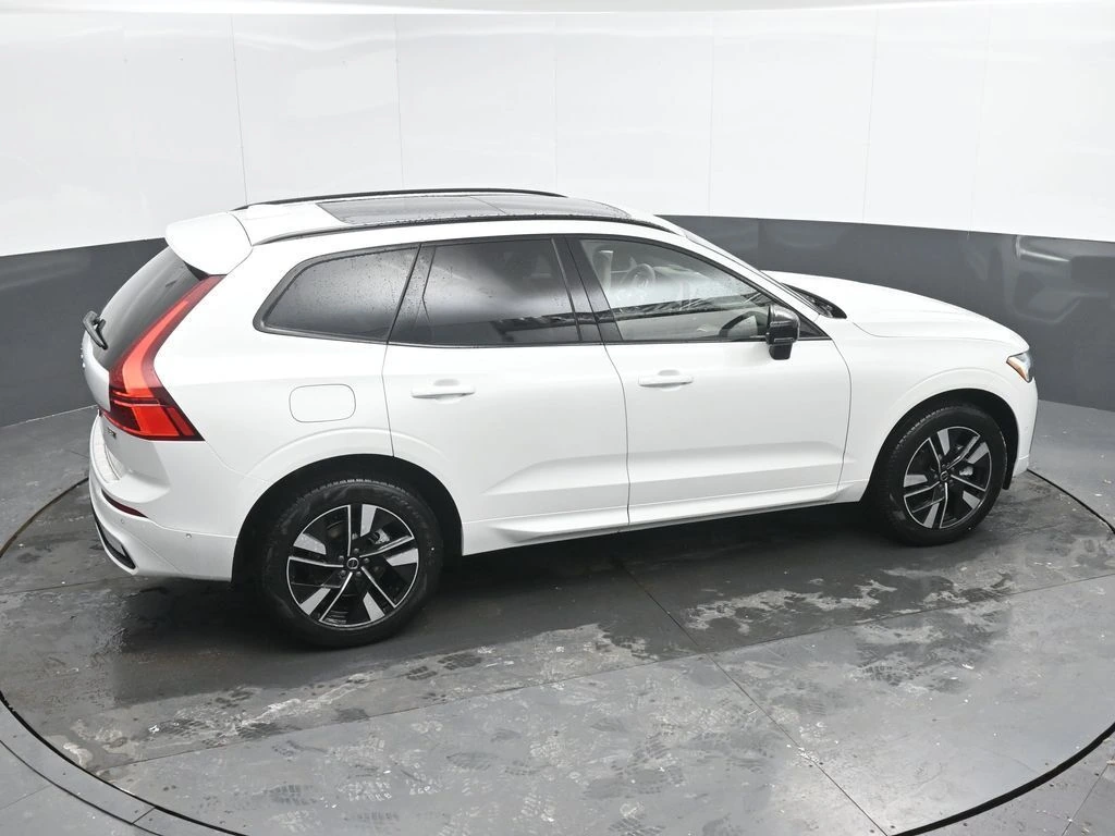2026 Volvo - image 30