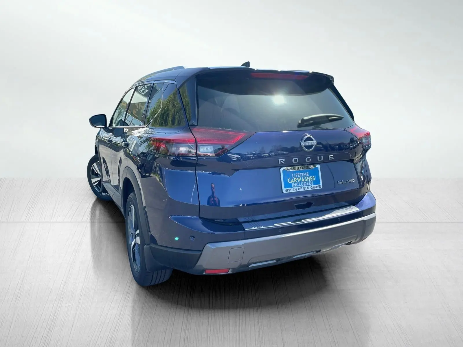 2025 Nissan Rogue SL photo 2