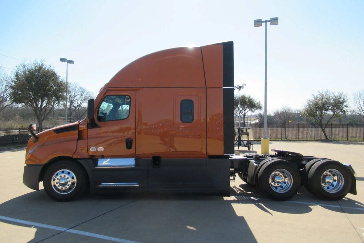 2025 Freightliner Cascadia - image 6