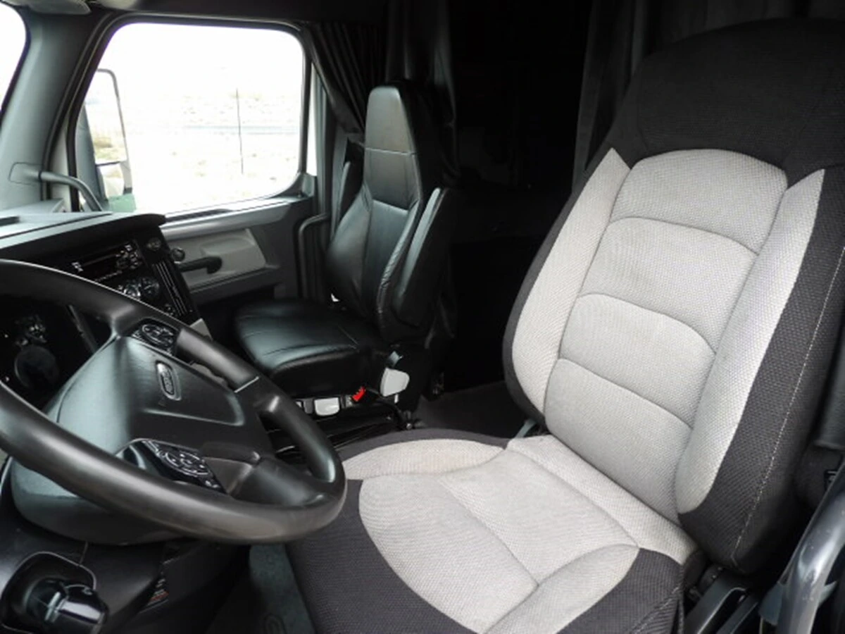 2020 Freightliner Cascadia - image 10