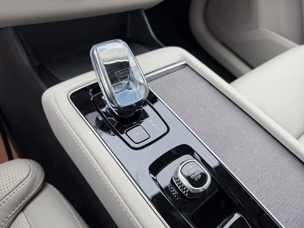 2026 Volvo - image 23