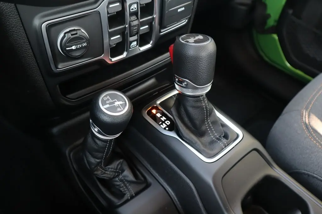 2025 Jeep Wrangler Sport photo 7