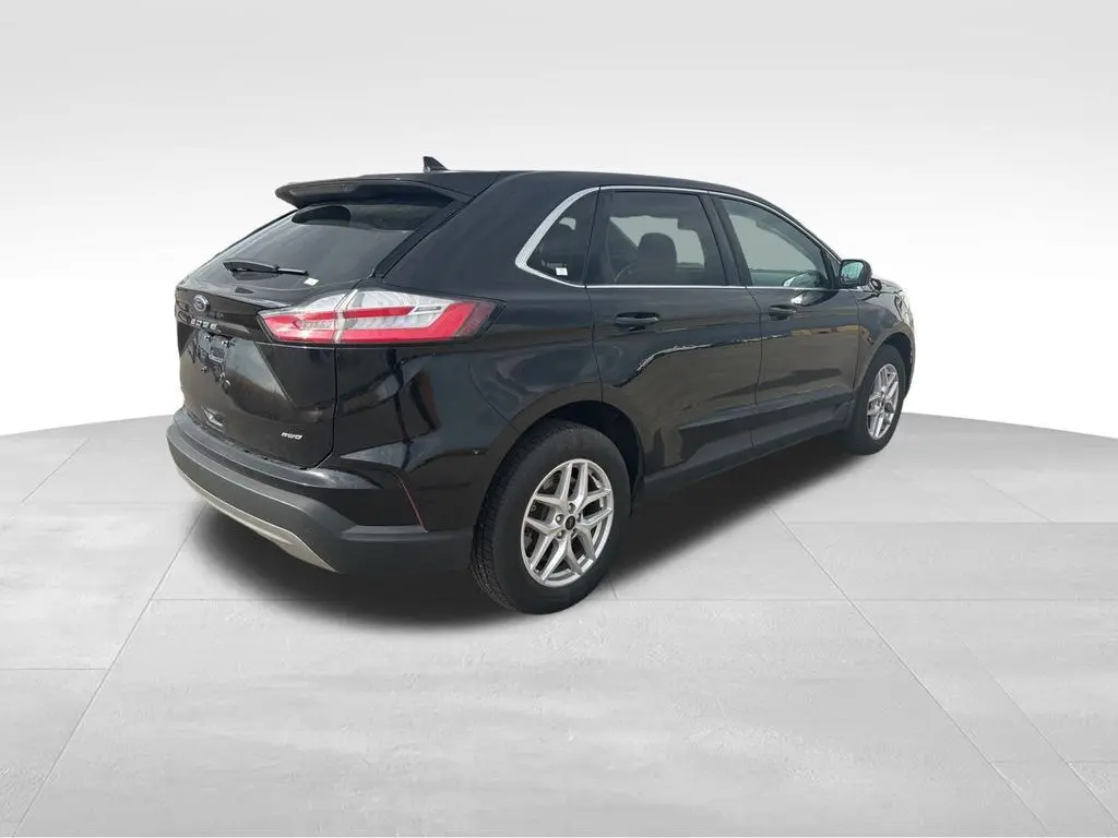 2024 Ford Edge SEL photo 2