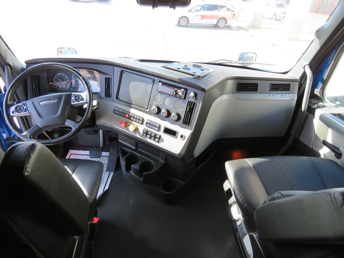 2022 Freightliner Cascadia - image 19