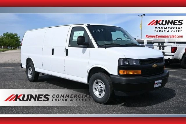 2026 Chevrolet Express 2500 Extended Work Van HD's photo