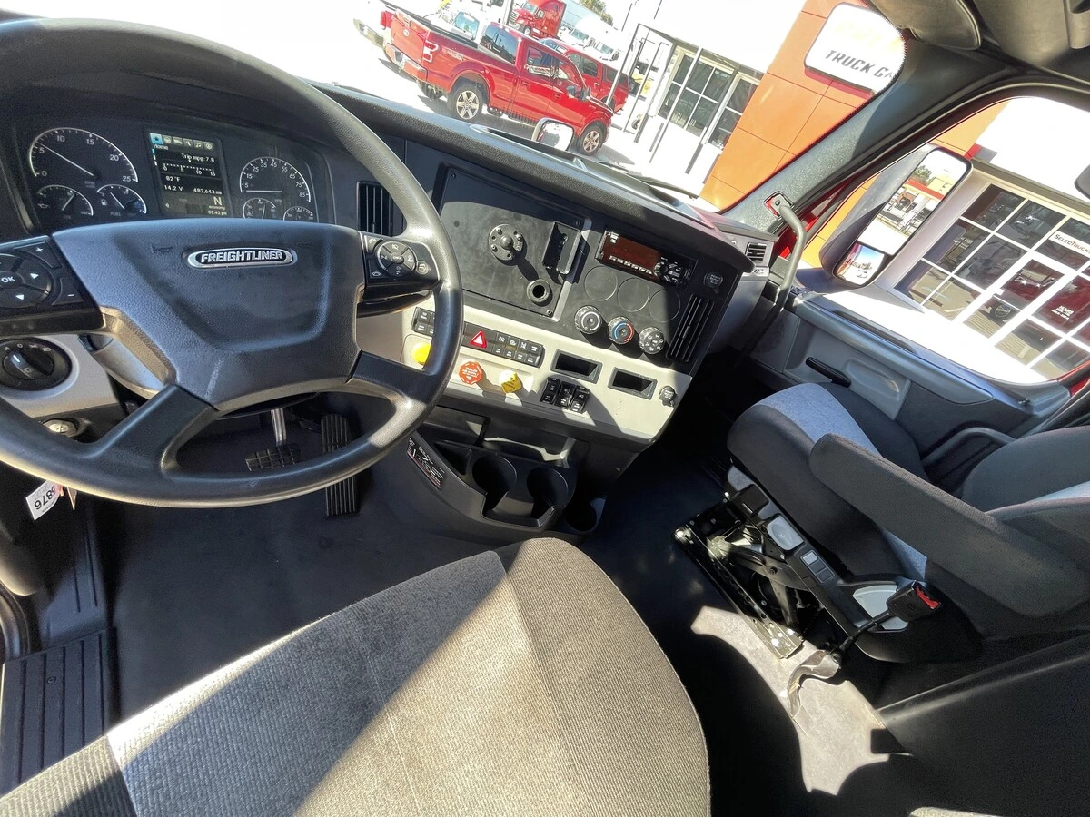 2021 Freightliner Cascadia - image 19