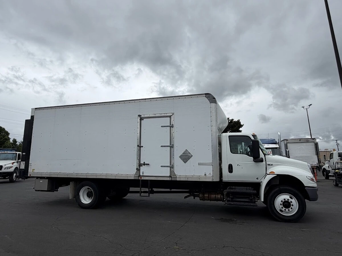 2022 International MV — photo 2
