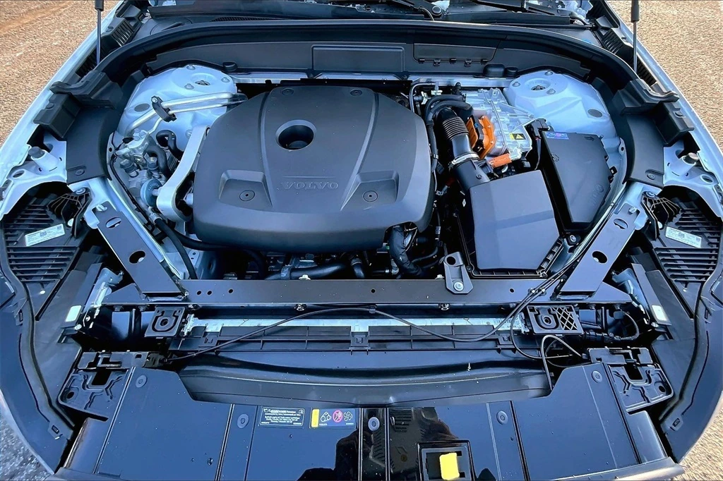 2026 Volvo - image 12