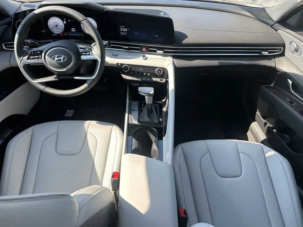 2025 Hyundai Elantra Limited photo 23