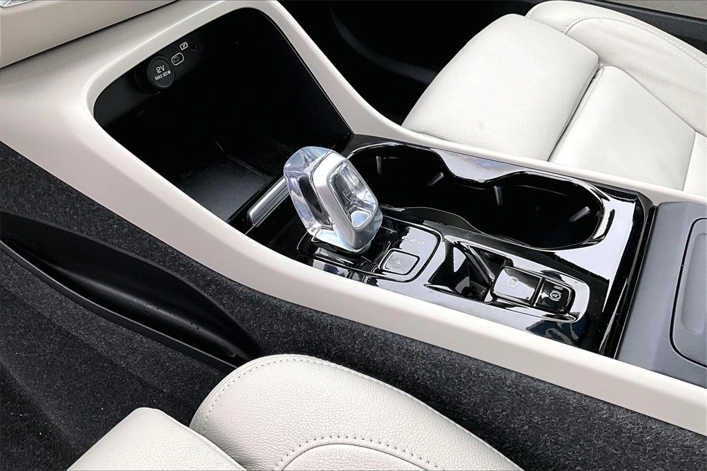 2024 Volvo - image 18