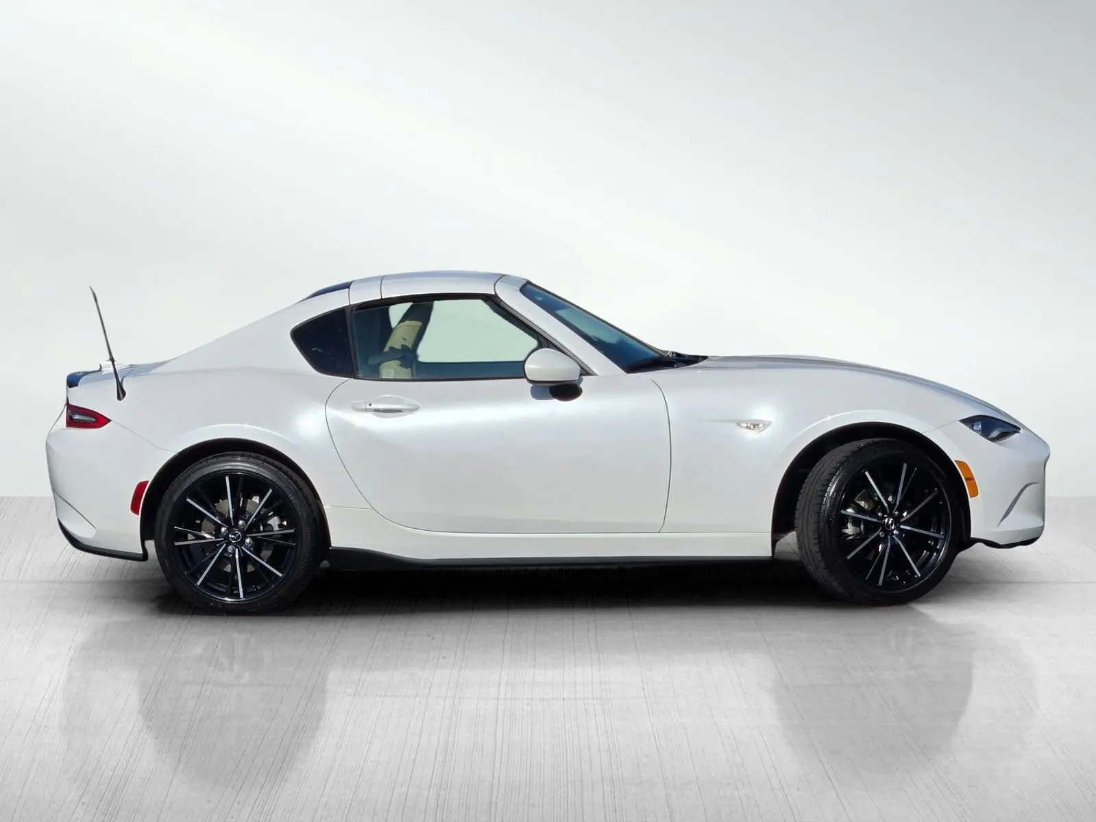 2024 Mazda MX-5 Miata Miata RF Grand Touring photo 3