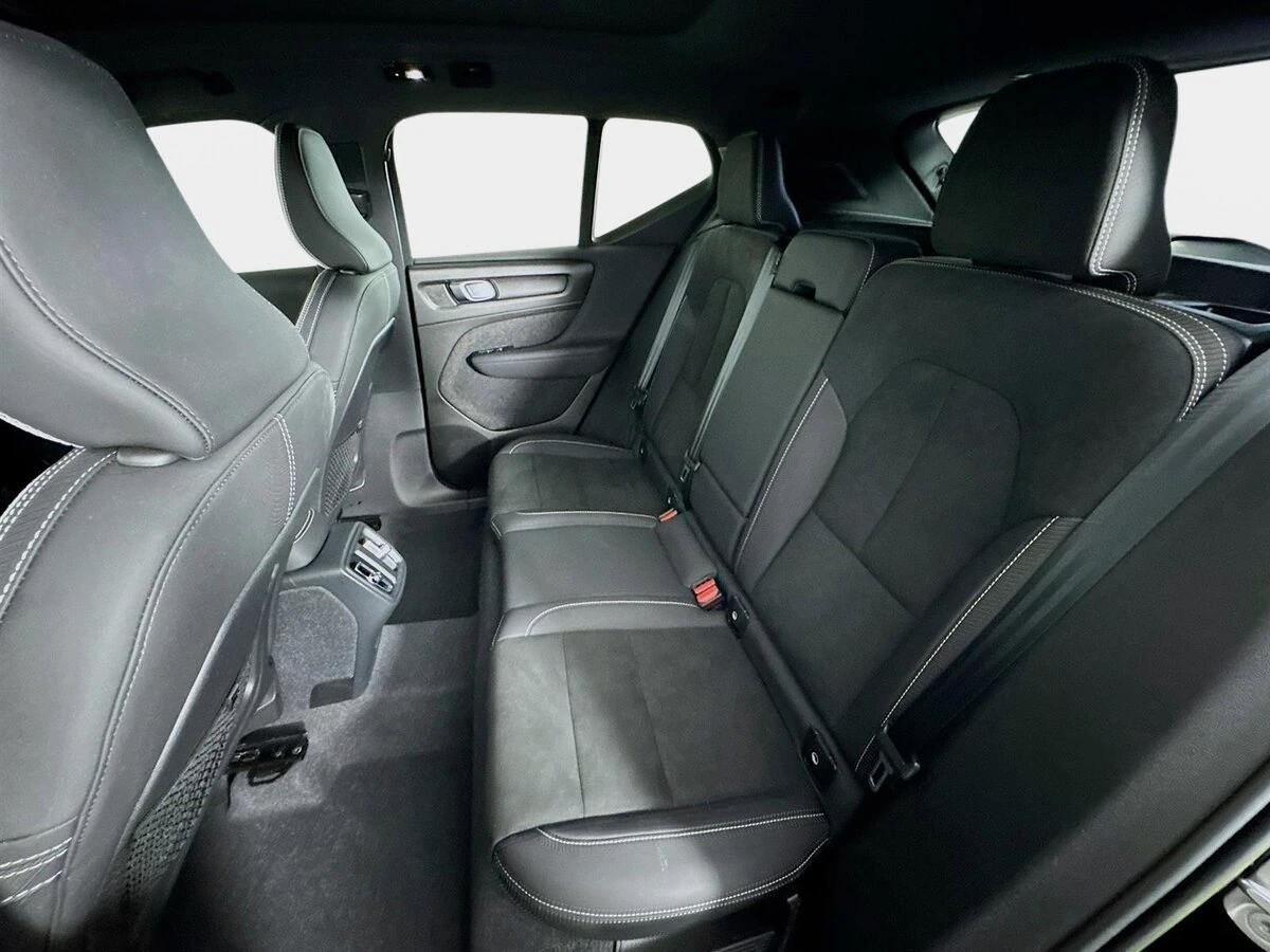 2023 Volvo - image 23