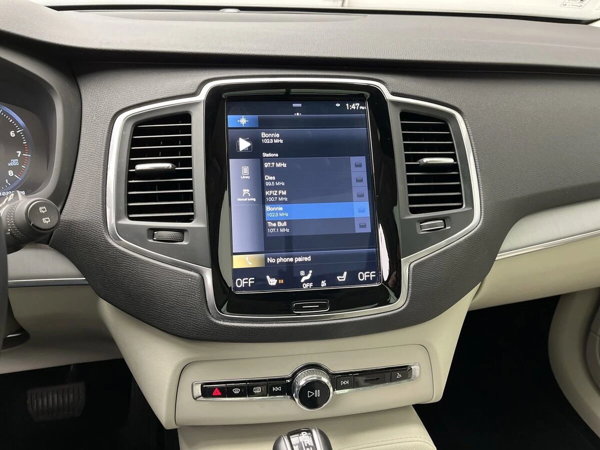 2022 Volvo - image 18