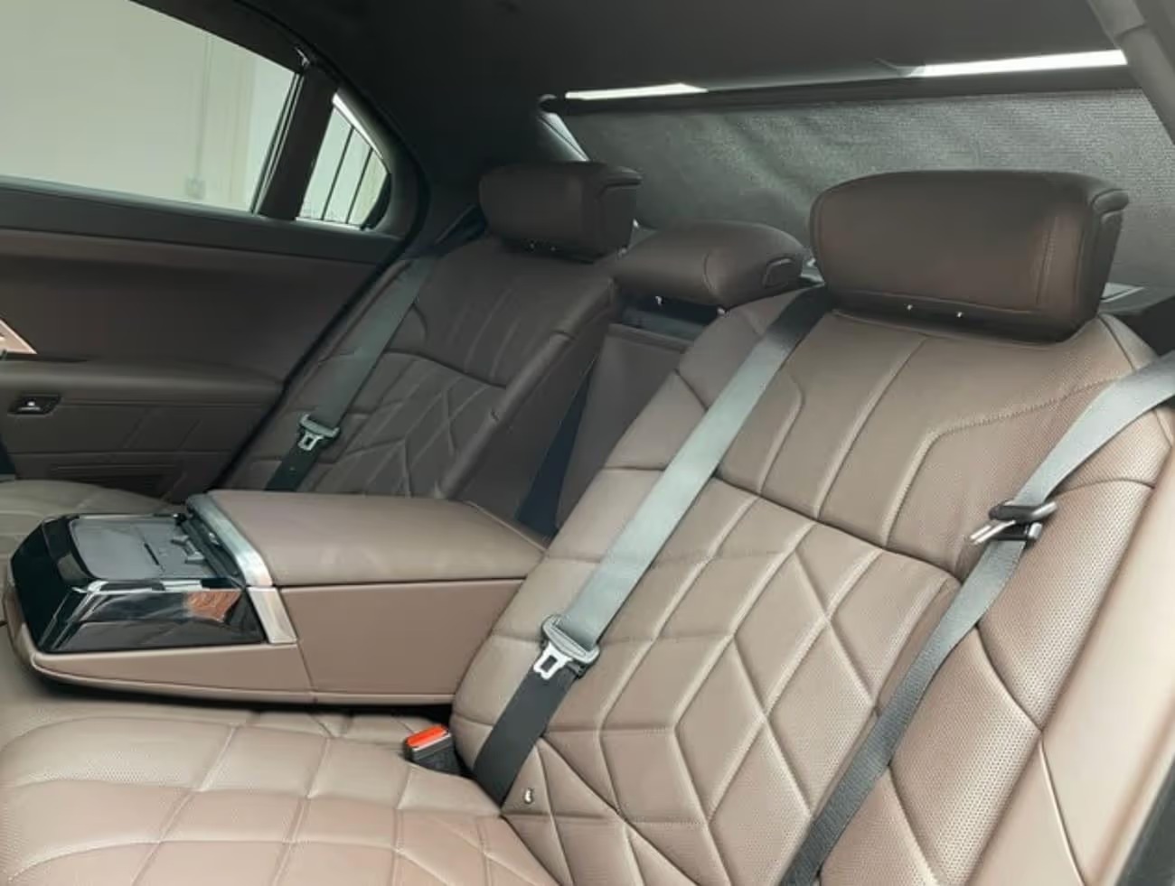 BMW i7 backseats