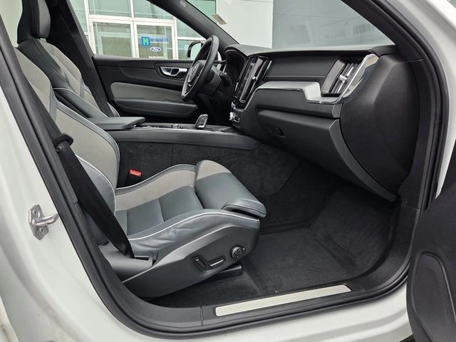 2022 Volvo - image 14