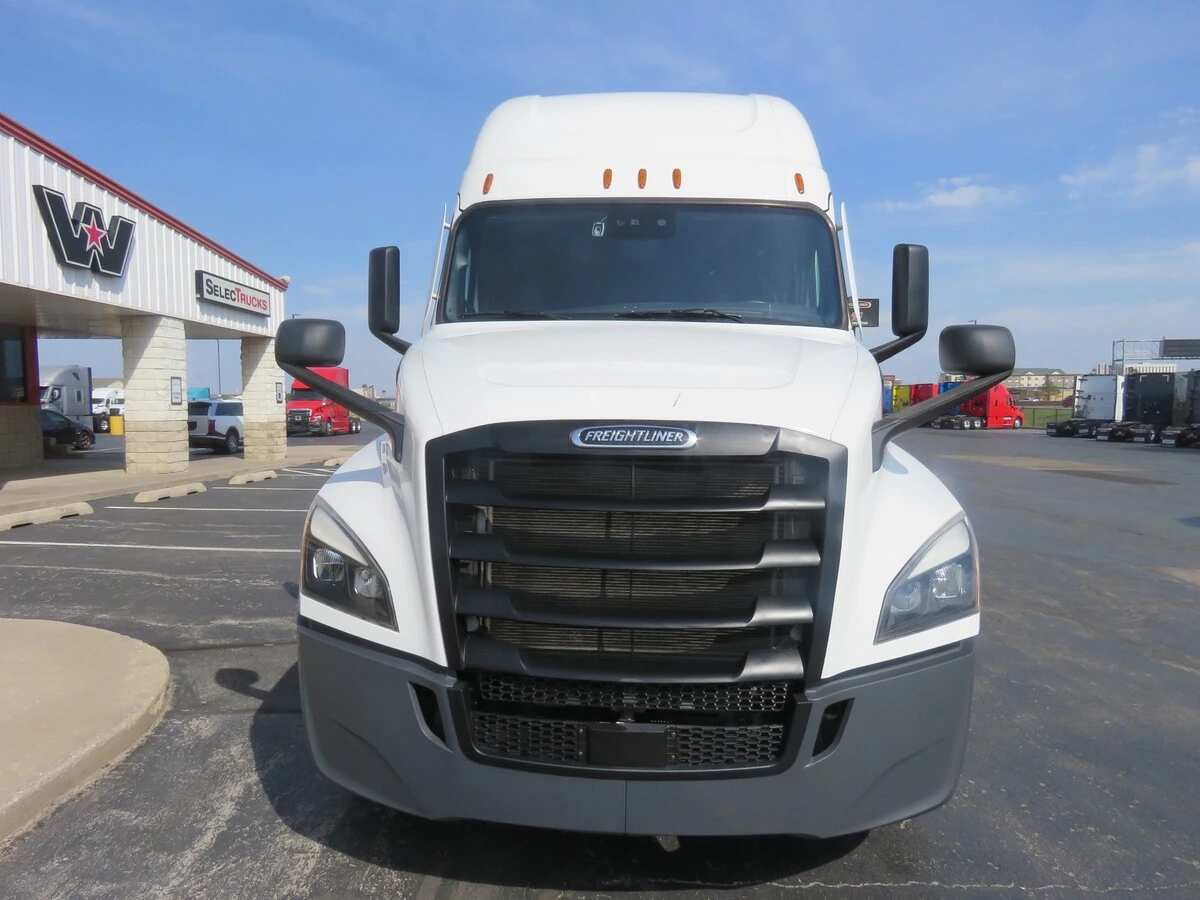 2023 Freightliner Cascadia - image 10
