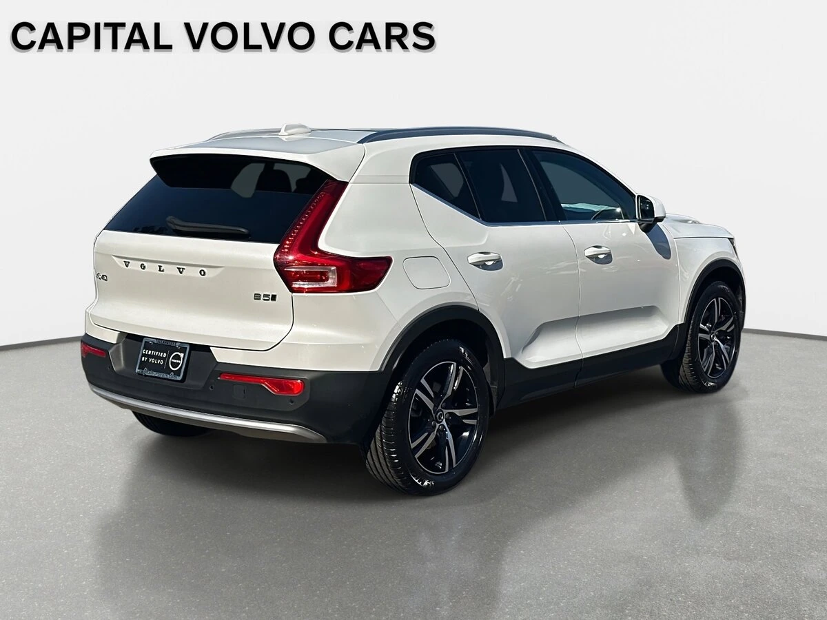 2025 Volvo - image 5
