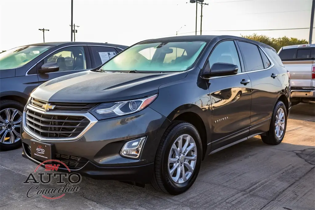 2019 Chevrolet Equinox LT photo 2