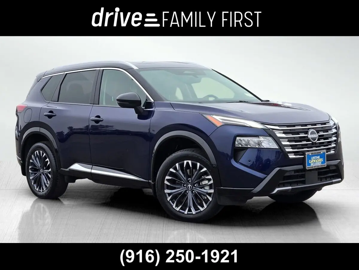 2025 Nissan Rogue Platinum's photo