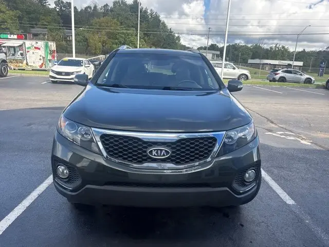 2011 Kia Sorento LX photo 2