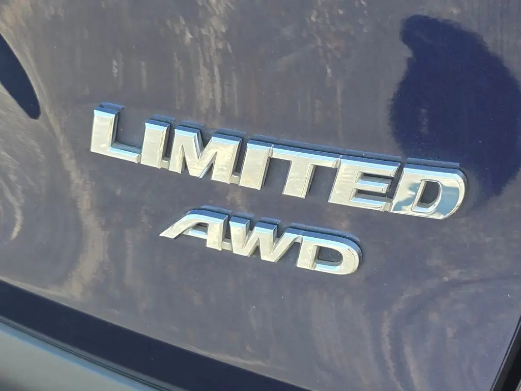 2022 Toyota RAV4 Limited photo 17