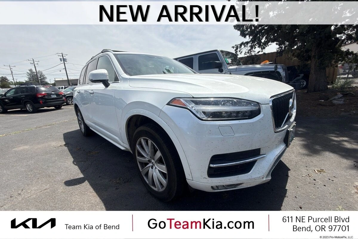 2018 Volvo XC90 T6 AWD Momentum's photo