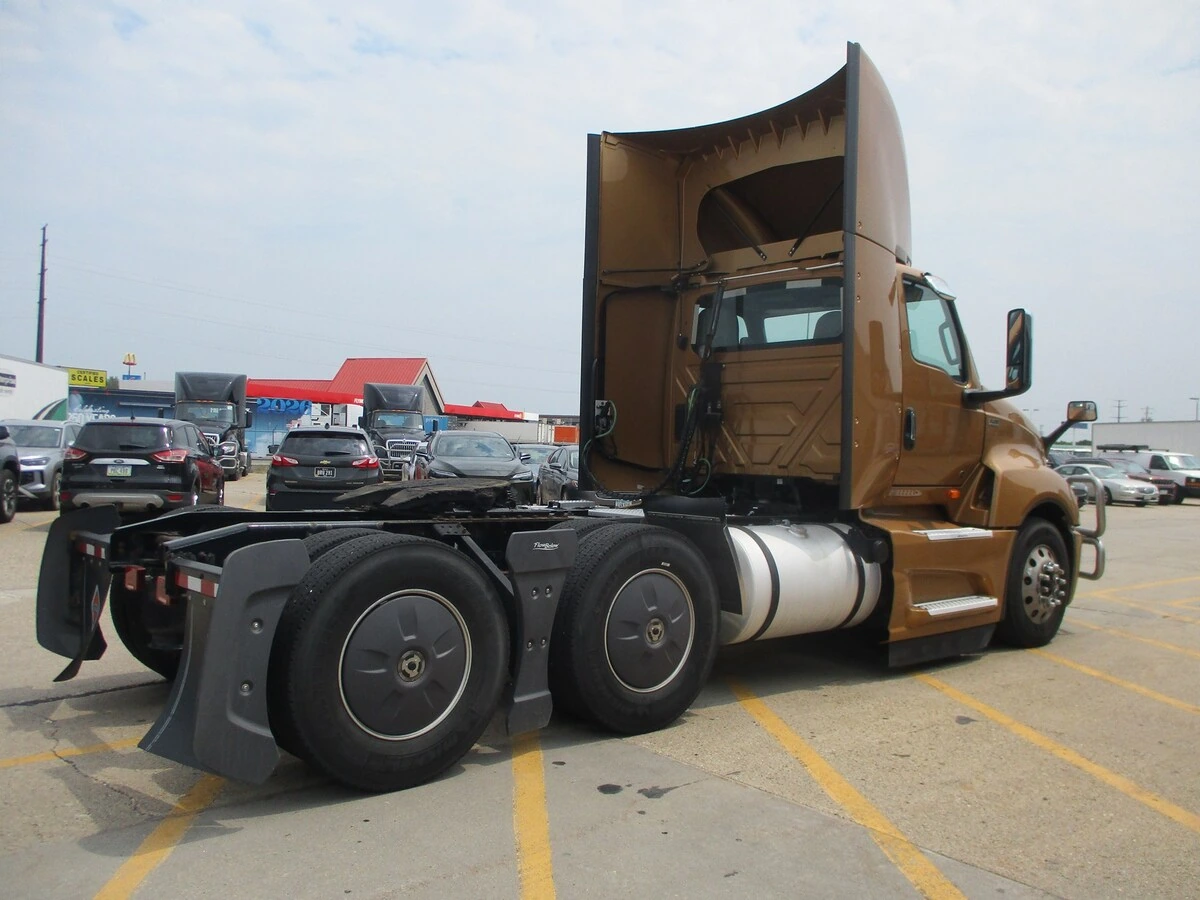 2022 International LT in Altoona, IA — photo 5