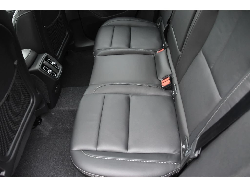 2026 Volvo - image 15