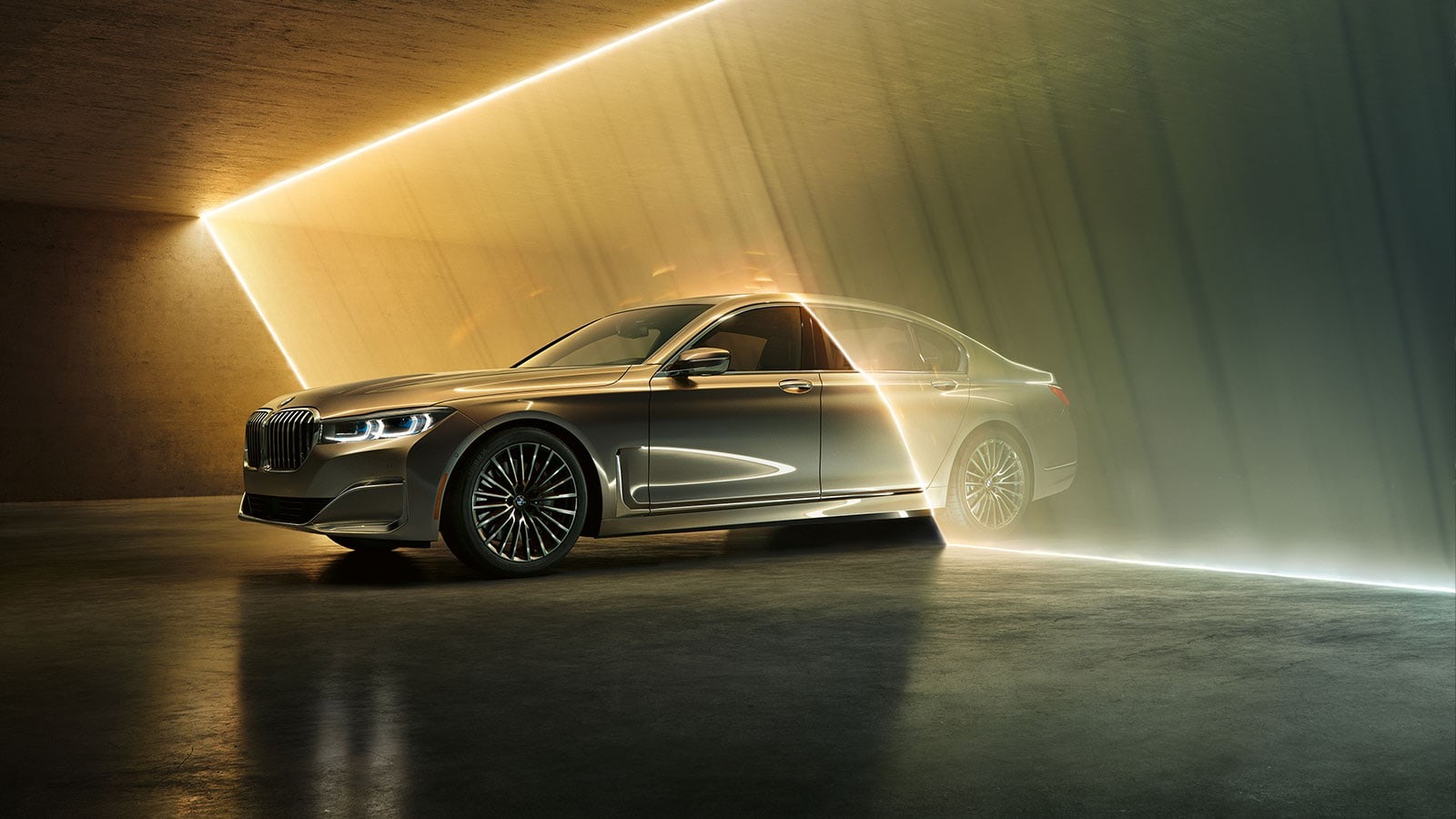 THE ULTIMATE BMW SPORTS SEDAN.