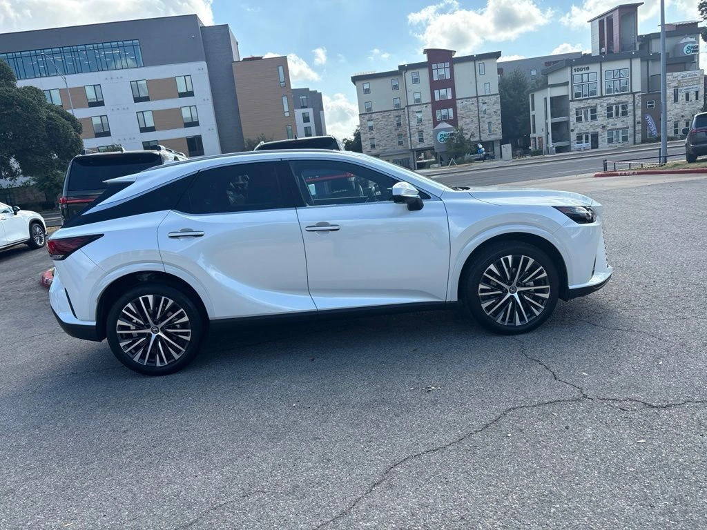 2026 Lexus RX 350 - Photo 6