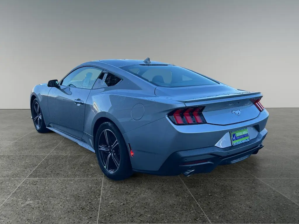 2025 Ford Mustang EcoBoost Premium photo 5