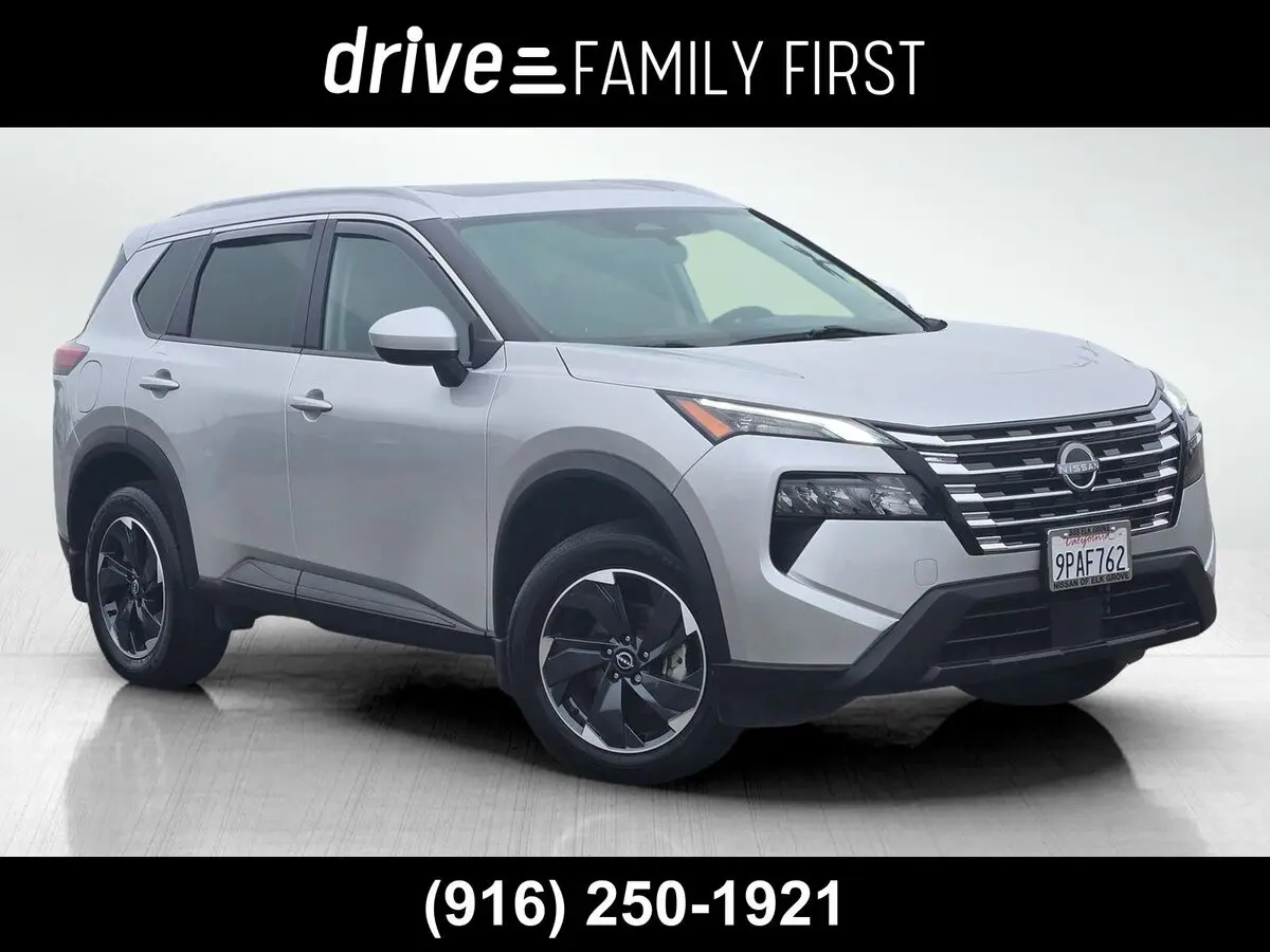 2024 Nissan Rogue SV's photo