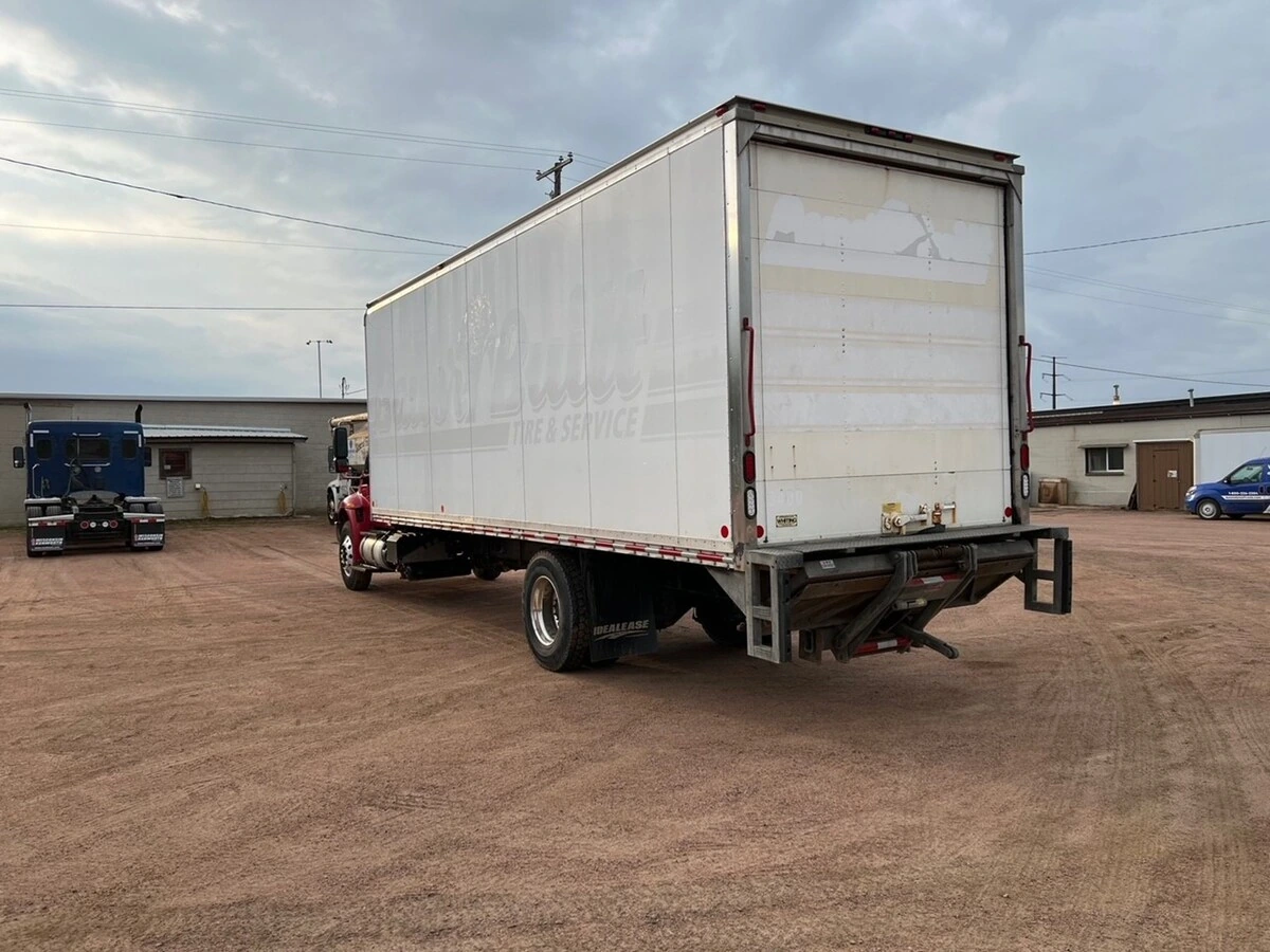 2019 International - image 3