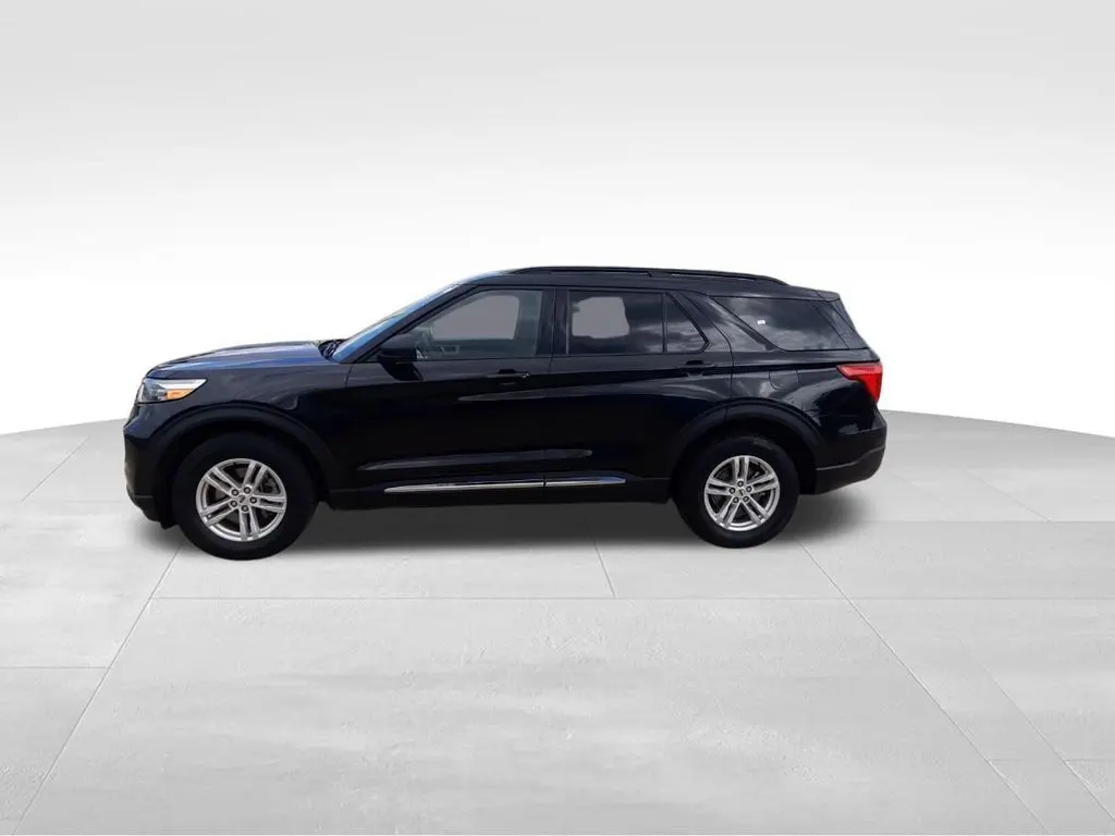 2024 Ford Explorer XLT photo 2