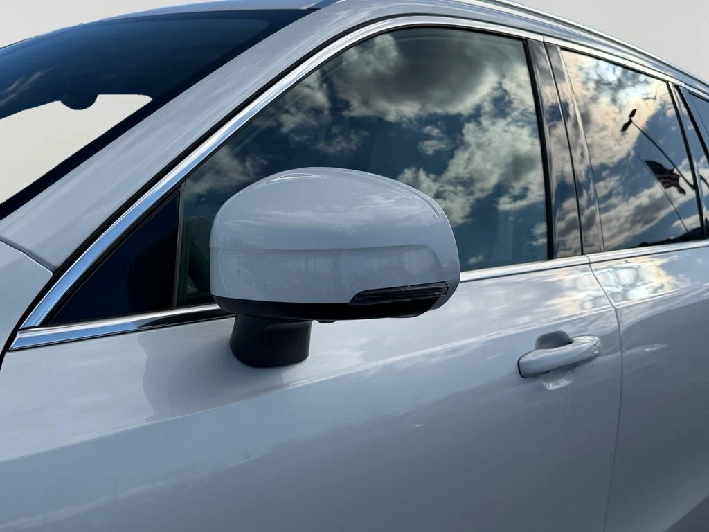 2026 Volvo - image 26