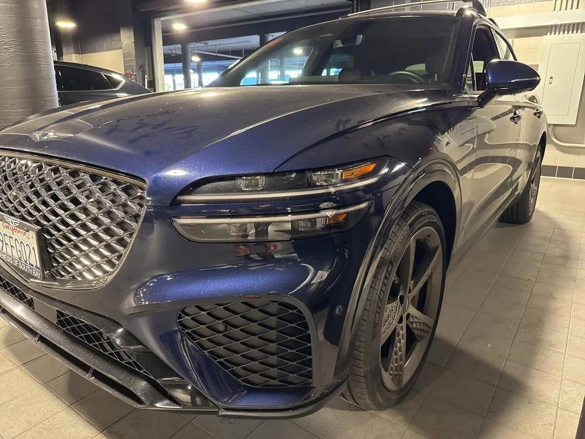 2023 Genesis GV70 2.5T Sport Prestige photo 2