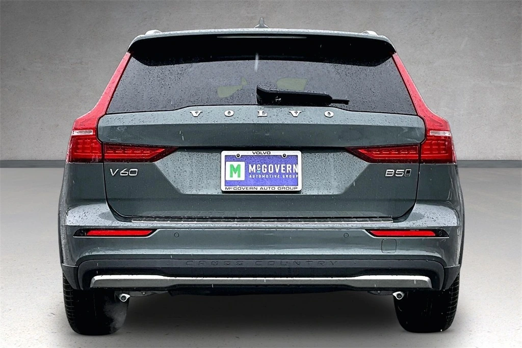 2026 Volvo - image 4