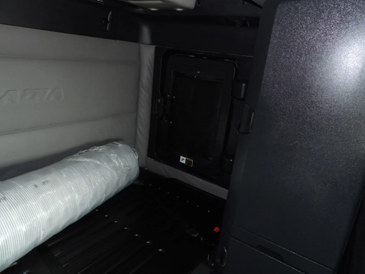 2020 Freightliner Cascadia - image 13