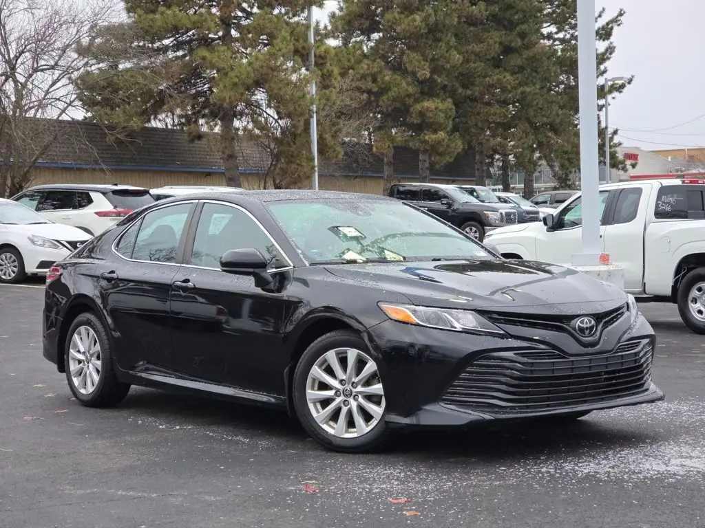 2020 Toyota Camry LE's photo