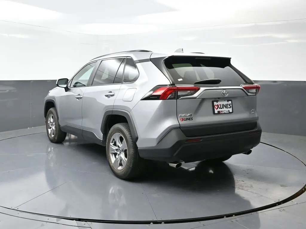 2024 Toyota RAV4 XLE photo 4