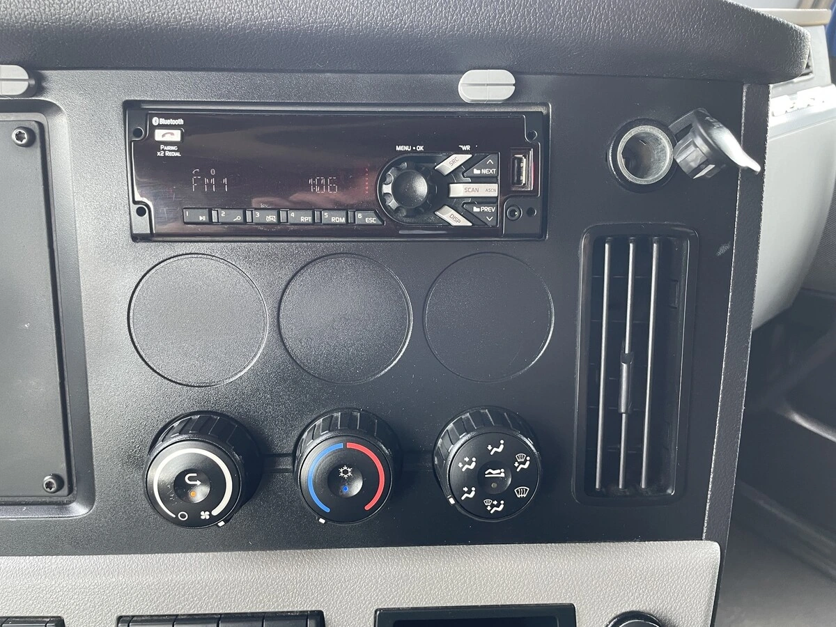 2021 Freightliner Cascadia - image 24