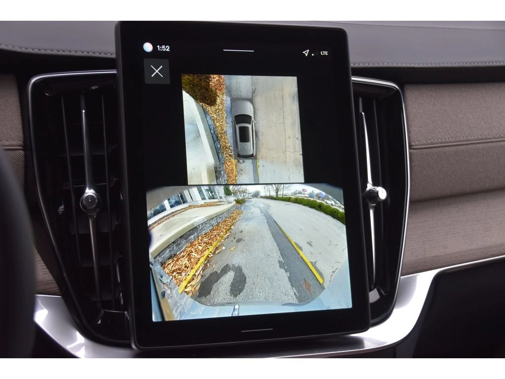 2026 Volvo - image 22