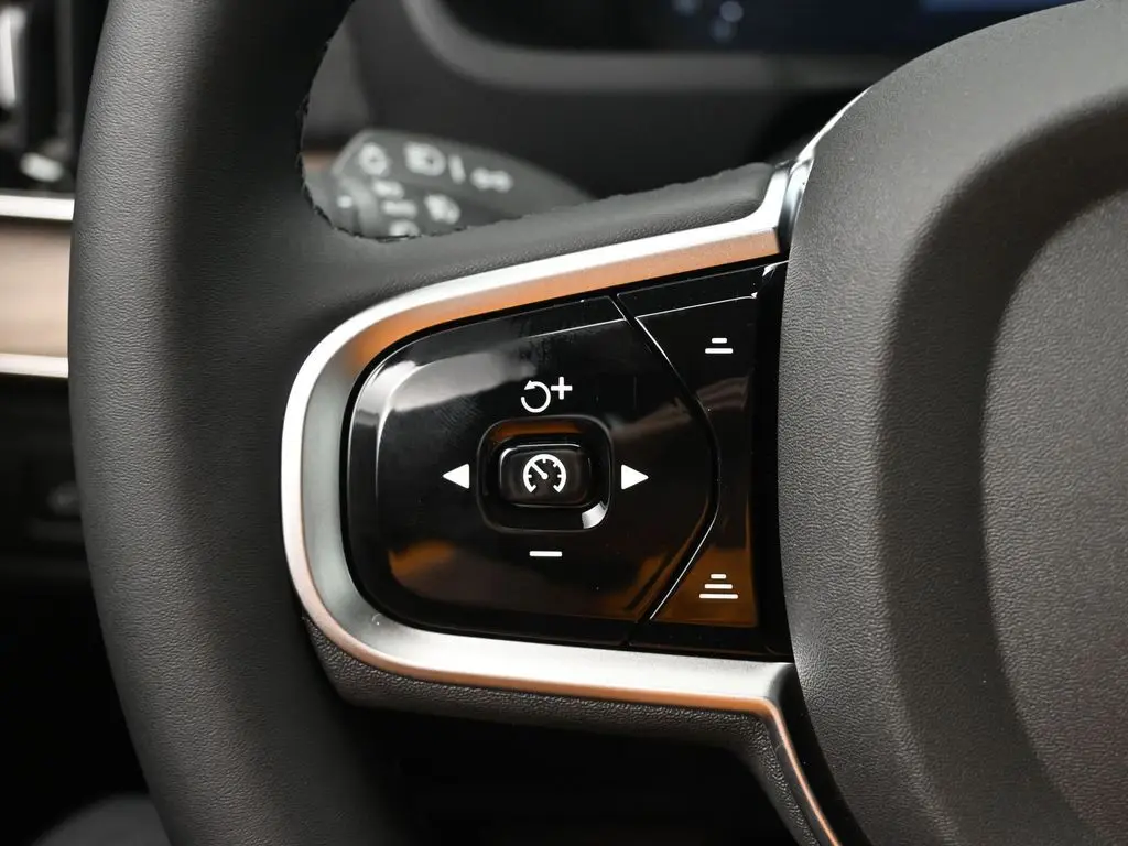 2026 Volvo - image 11