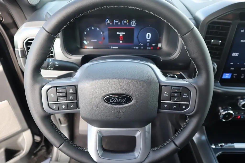 2025 Ford F-150 Lariat photo 3
