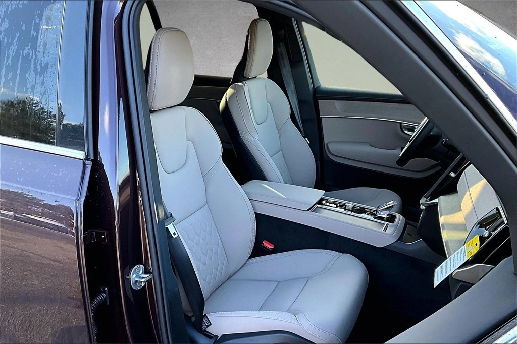 2026 Volvo - image 11